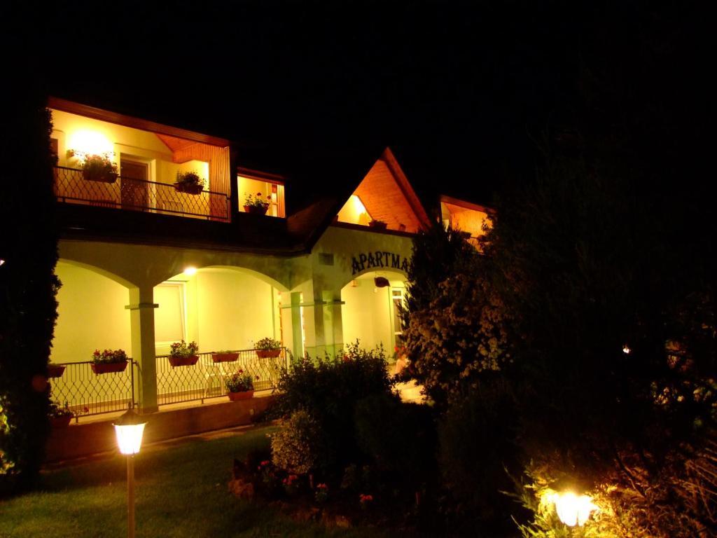 Rajna Apartmanhaz Bogacs Bagian luar foto